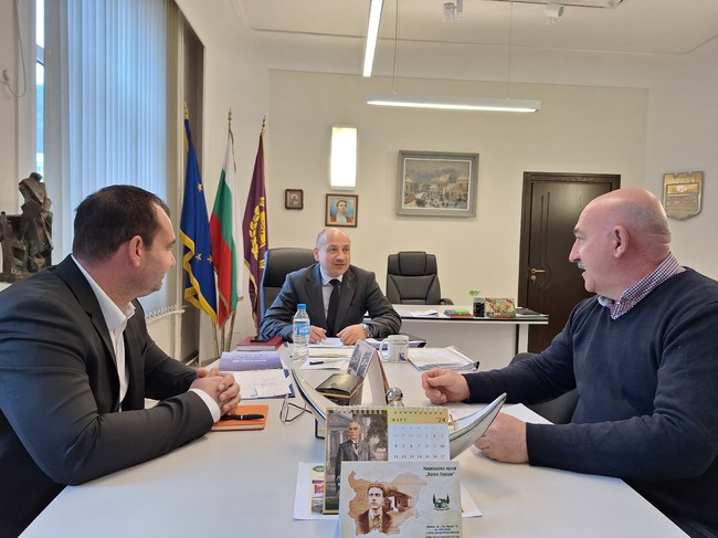 Община Ловеч: Ловеч няма да остане без болница, каза директорът й на среща при кмета