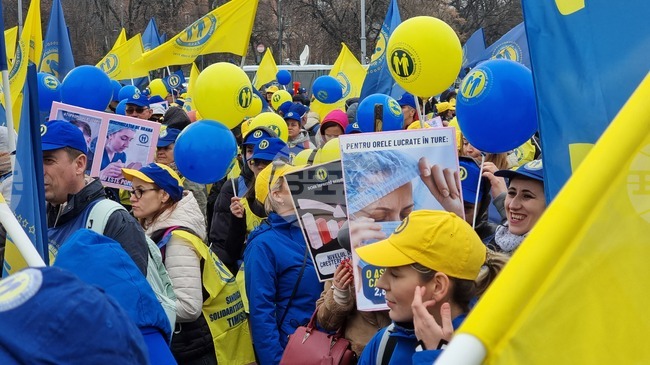 Romanian Healthcare and Sanitation Workers Stage Protest against New Bill, Warn of General Strike
