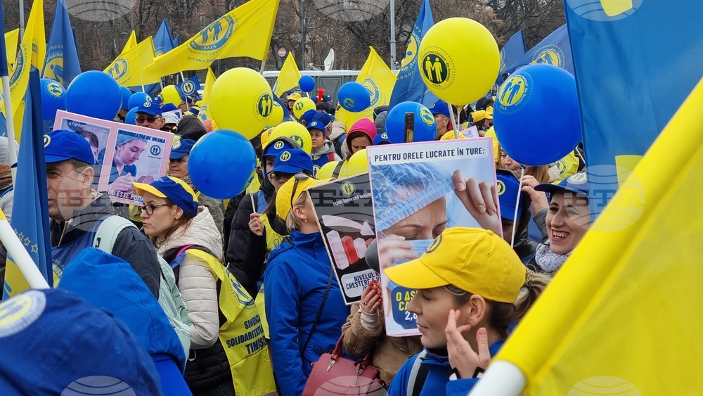 Romanian Healthcare and Sanitation Workers Stage Protest against New Bill, Warn of General Strike