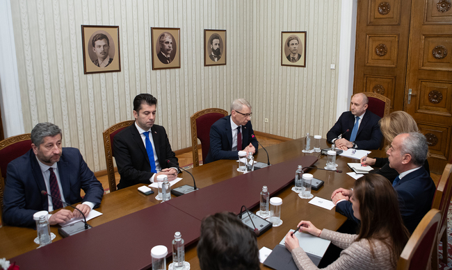 Президентът Радев: Сложните отношения между партньорите в управлението остават и въпросът е дали преговорите водят към излъчване на ново правителство
