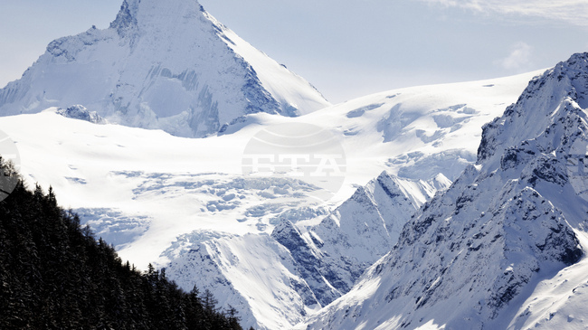 Петима души пострадаха при дерайлиране на влак в Швейцария заради лавина