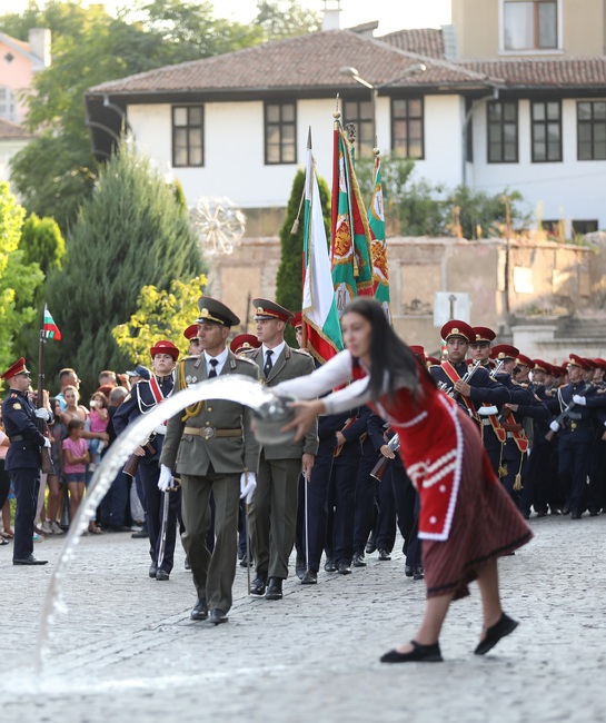 Първи офицерски пагони получиха курсантите от випуск „Полковник Борис Дрангов“ на НВУ „Васил Левски“