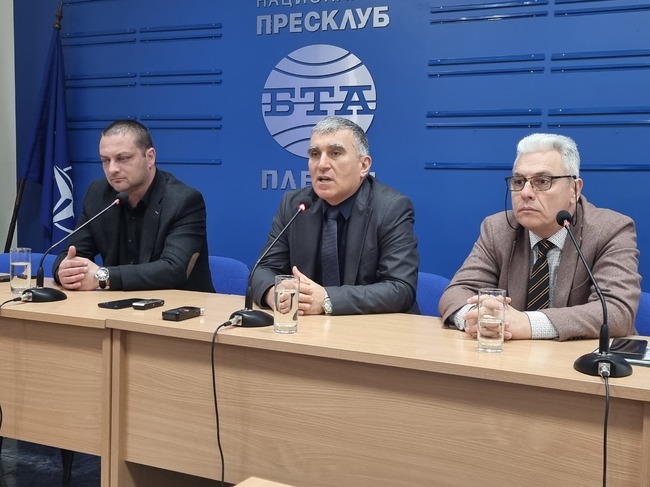 Има ръст в подкрепата за "Възраждане", готови сме и за избори три в едно, каза в Плевен депутатът Ивелин Първанов