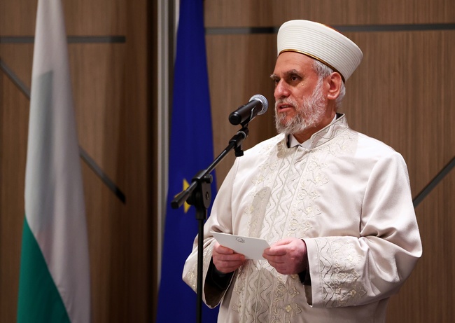 На Курбан байрам мюсюлманите правят всичко възможно да подадат ръка на всички нуждаещи се, каза главният мюфтия д-р Мустафа Хаджи