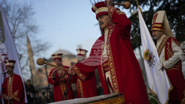 Османската династия ще съди турчин, живеещ в САЩ, за това, че се представя за "османски принц"
