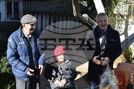 Монтана – кмет – възрастна двойка – подаръци