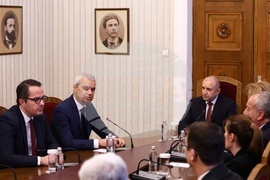 Президент - „Възраждане“ - консултации