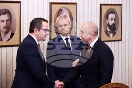 Президент - „Възраждане“ - консултации