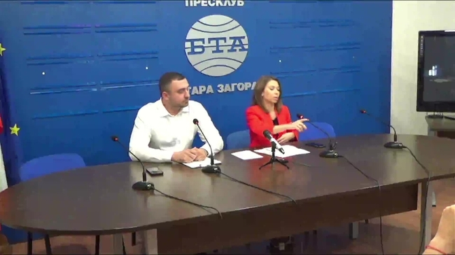 Пресконференция на народните преедставители от "Възраждане" Искра Михайлова и Даниел Проданов