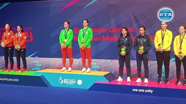 Стефани Стоева и Габриела Стоева спечелиха златните медали на турнира по бадминтон на Европейските игри в Краков