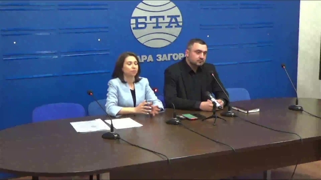 Пресконференция на народните преставители на ПП "Възраждане" в 27 МИР Искра Михайлова и Даниел Проданов