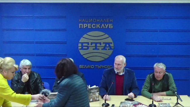 Съкровища от средновековния манастир „Св. Петър и Павел“ във Велико Търново разкриват в книга археолозите Николай Овчаров и Хитко Вачев