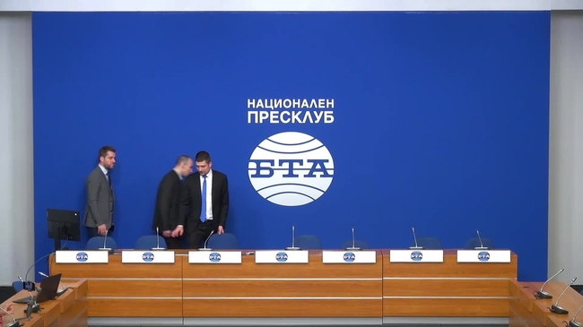 Пресконференция на Инициативния комитет за референдум за запазване на българския лев