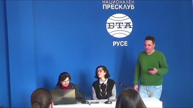 Русенски историк представя пред ученици книгата си "Неизвестни документи от живота на Левски"