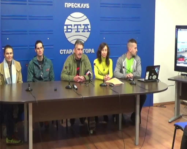 Представяне на шестима членове на Туристическо дружество "Сърнена гора", изкачили връх Ама Даблам