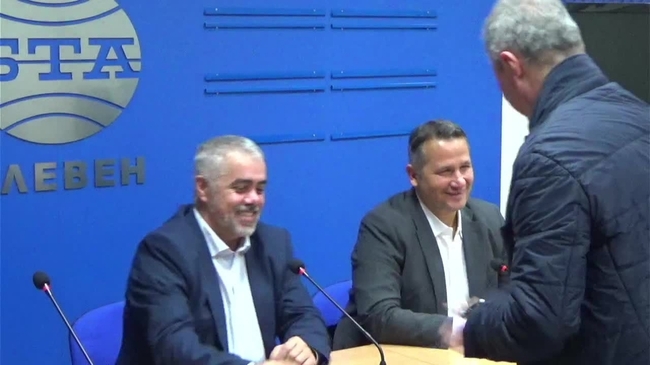 Пресконференция в Плевен на народните представители Иван Христанов и Иван Манев от "Продължаваме Промяната"