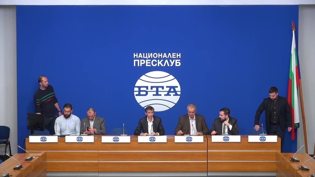 Пресконференция на тема: „Подписка за референдум срещу еврото“.