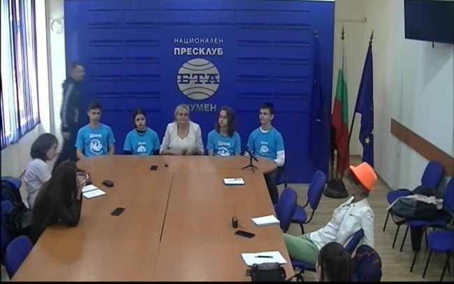 Пресконференция на ръководителя на школата по математика и информатика „АиБ“ в Шумен Бисерка Йовчева