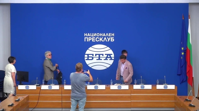 Орлин Горанов, Георги Милтиядов и Игор Марковски представят “Пеещи артисти” с партньорството на БТА. /Концерти на 11 септември - Стара Загора, 22 септември - Бургас, и 1 ноември – София/.