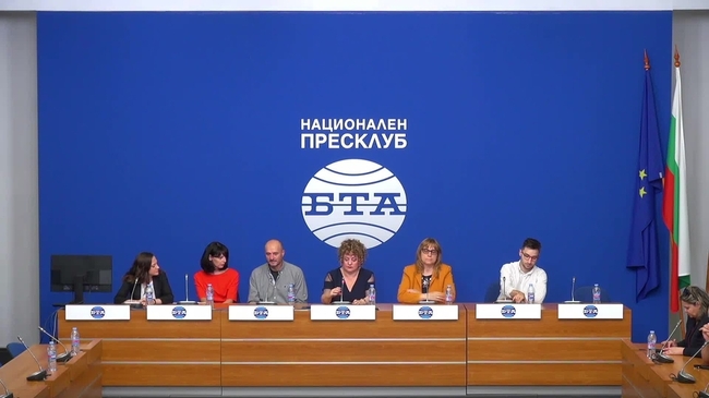 Представяне на екипа и учебната програма на „Акатамус“ - първото по рода си учебно заведение, което предоставя високо ниво на общообразователна подготовка по всички изисквания на МОН, както и специализирана, професионална програма в областта на музиката и театъра.