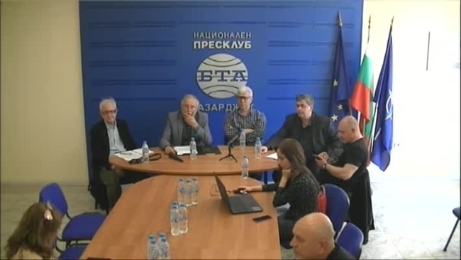 Обезобразяват знаковата сграда на Младежкия дом в Пазарджик - образец на българския архитектурен модернизъм от втората половина на 20 век