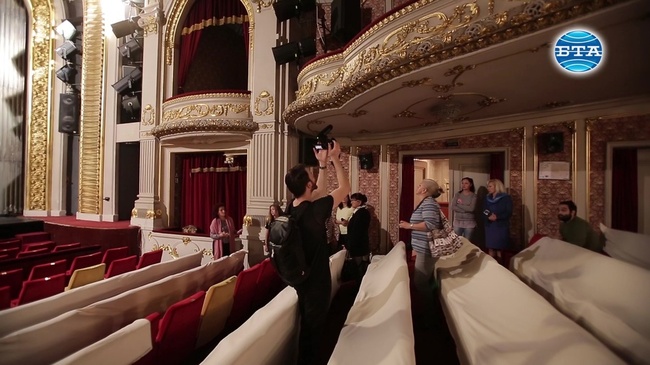 Народният театър отваря врати за разходки "Зад завесата"