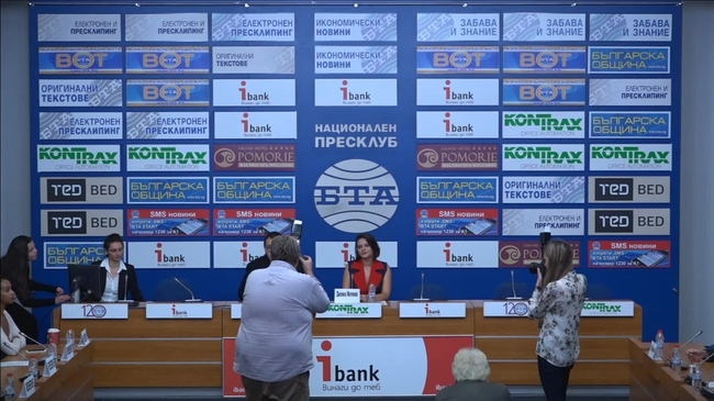 Представяне на колекция „Lady’s rules” („Женски правила”) на талантливата млада дизайнерка Диляна Матеева.