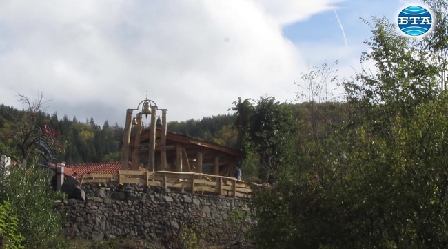 Кладнишкият манастир "Св. Николай Чудотворец" посреща храмовия си празник с нова 150-килограмова камбана