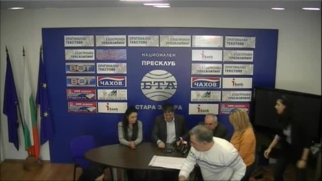 Росен Бъчваров, директор на дирекция "Комуникации и протокол" в НАП връчи чек  от 50 хиляди на големия печеливш от Лотарията с касови бележки. Това е 39-годишната Наделина Колева от Стара Загора.