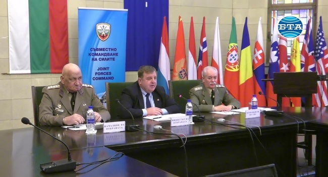 Министър Каракачанов и генерал Боцев поздравиха българските военни контингенти зад граница