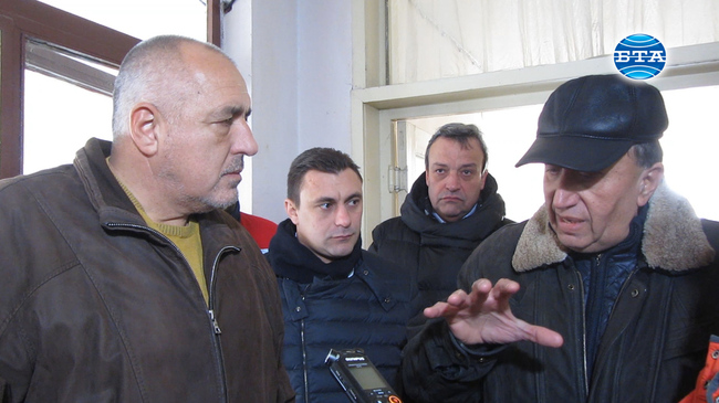 Бойко Борисов инспектира началото на аварийния план за Перник