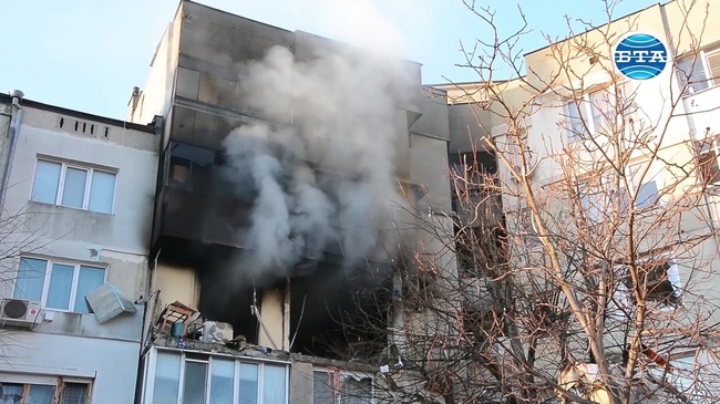 При пожар в жилищен блок във Варна са загинали двама души