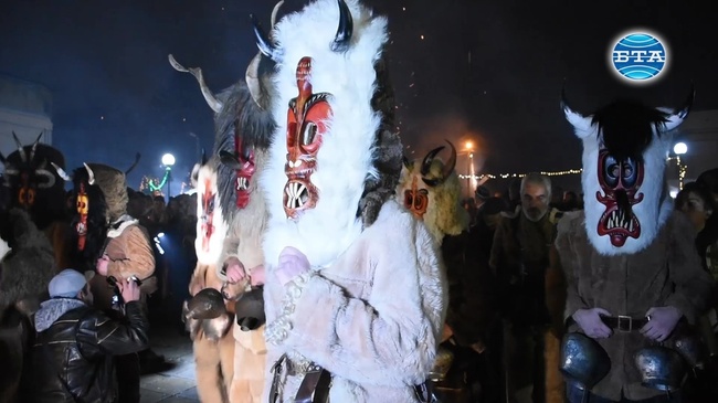 Звънци и хлопатари огласиха пернишките села по повод празничния обичай Сурва