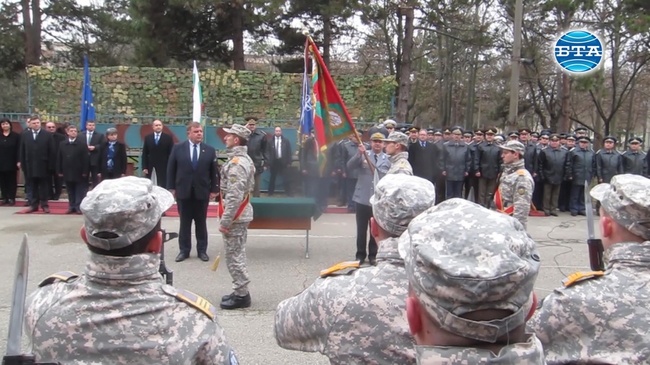 Президентът и министърът на отбраната участваха в празника за откриване на новото ВВВУ и връчване бойното му знаме