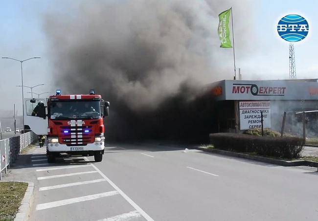 Пожар горя в района на Сточна гара - Варна