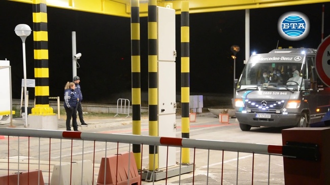 Учениците от Каварна, евакуирани с правителствения самолет от Италия, ще бъдат под домашна карантина