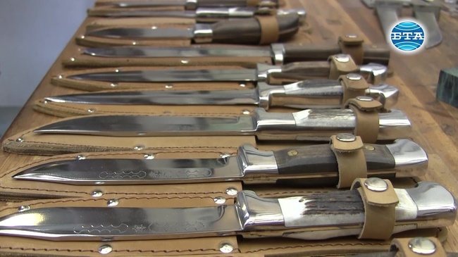 Потомствен майстор ножар пази жива традицията на занаята