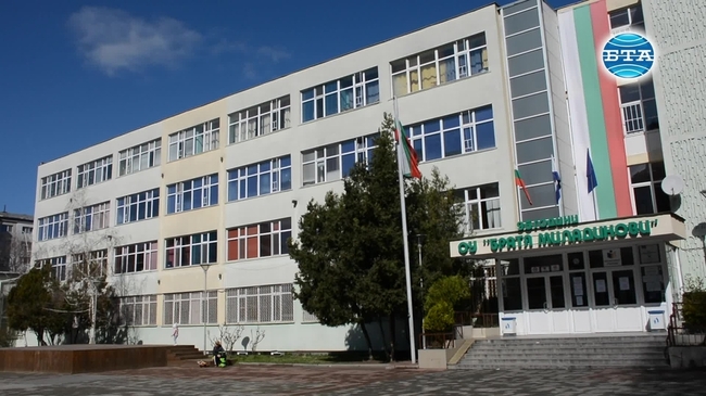 Бургаските училища преминаха на електронно обучение за всички ученици