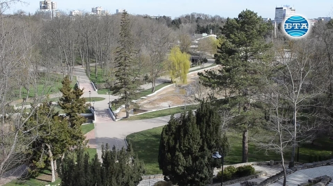  Добричлии проявяват самодисциплина - парковете и улиците на града са пусти