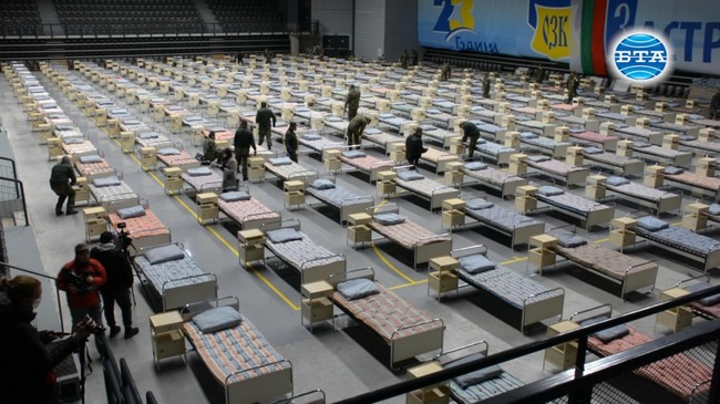 Военнослужещи изградиха за няколко часа военнополева болница в зала "ОЗК Арена Русе"