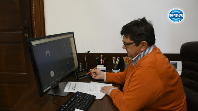 Във видинското училище “Цар Симеон Велики” провеждат и педагогическите съвети онлайн