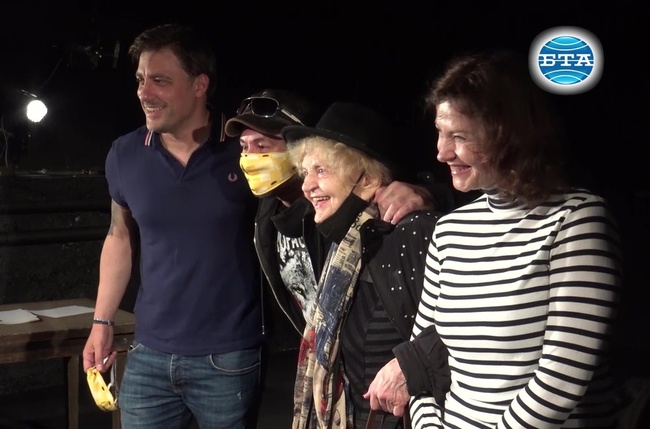 Владимир Карамазов, Стефан Вълдобрев и Стефка Янорова оставиха отпечатъци на Стената на славата пред "Театър 199" 