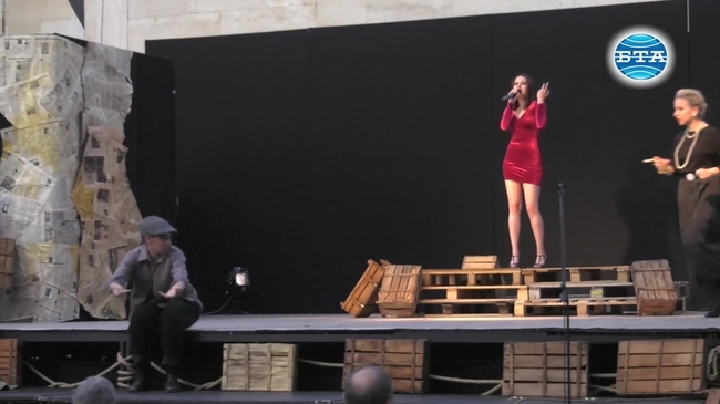 Театър "София" откри новата си сцена "На стълбите" със спектакъл, представен от абсолвенти от НАТФИЗ