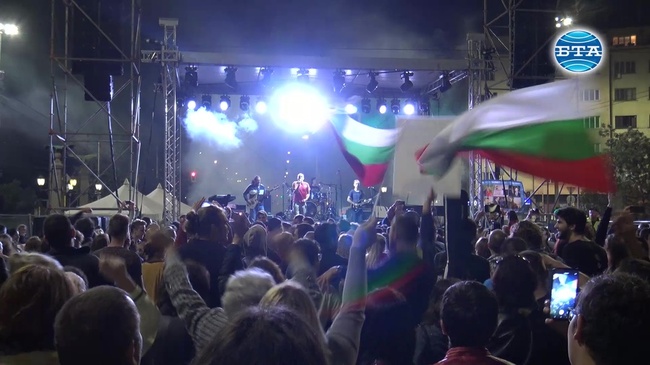 Протестен митинг-концерт под надслов "Бъдеще за България - бъдеще за младите" на Орлов мост
