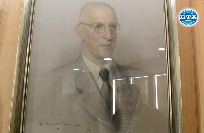 Скрито писмо в любимия портрет на поета Кирил Христов