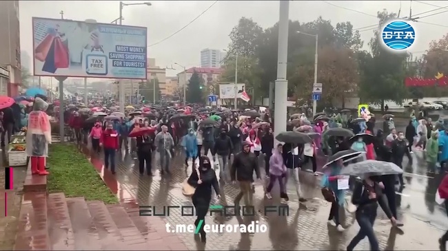 Протестите срещу Лукашенко продължават, въпреки репресиите