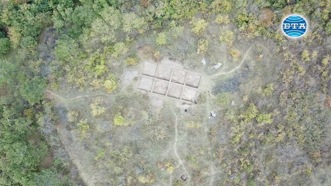 Стопанската част на селище на почти 5000 години проучваха археолозите през този сезон край карловското село Богдан