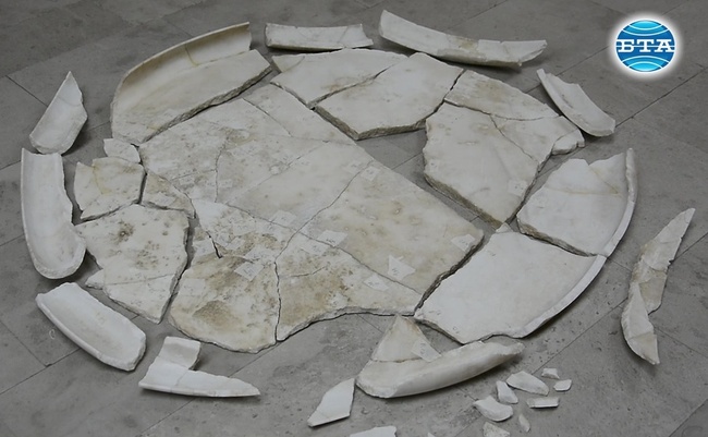 Реставрират антична мраморна маса, открита тази година при разкопките на "Петрич кале"