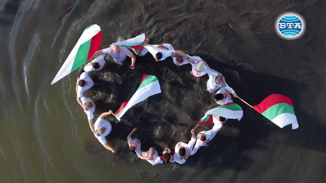 Мъжко хоро на Богоявление и в Елин Пелин 