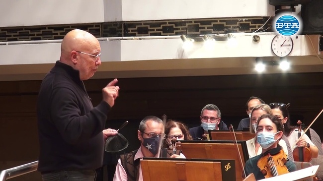 Маестро Денис Ръсел Дейвис: Диригентът не бива да говори, а да показва